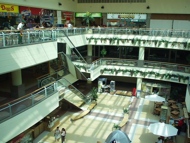 Mall Interior Barandas y Espejos Escalas.jpg